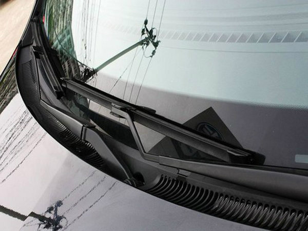 汽车养护品牌-爱德林&MOC专家解决下小雨时风窗玻璃刮不干净的问题